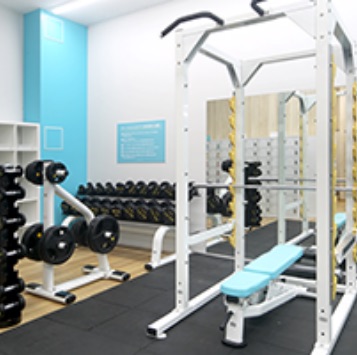 上級者にも充実のフリーウエイトエリア